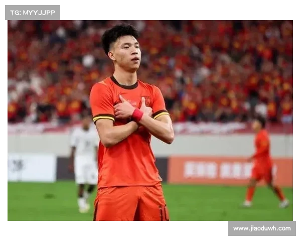 中国U23男足3-1逆转泰国 王钰栋梅开二度球迷热烈欢庆 中国U23男足3-1逆转泰国 王钰栋梅开二度球迷热烈欢庆